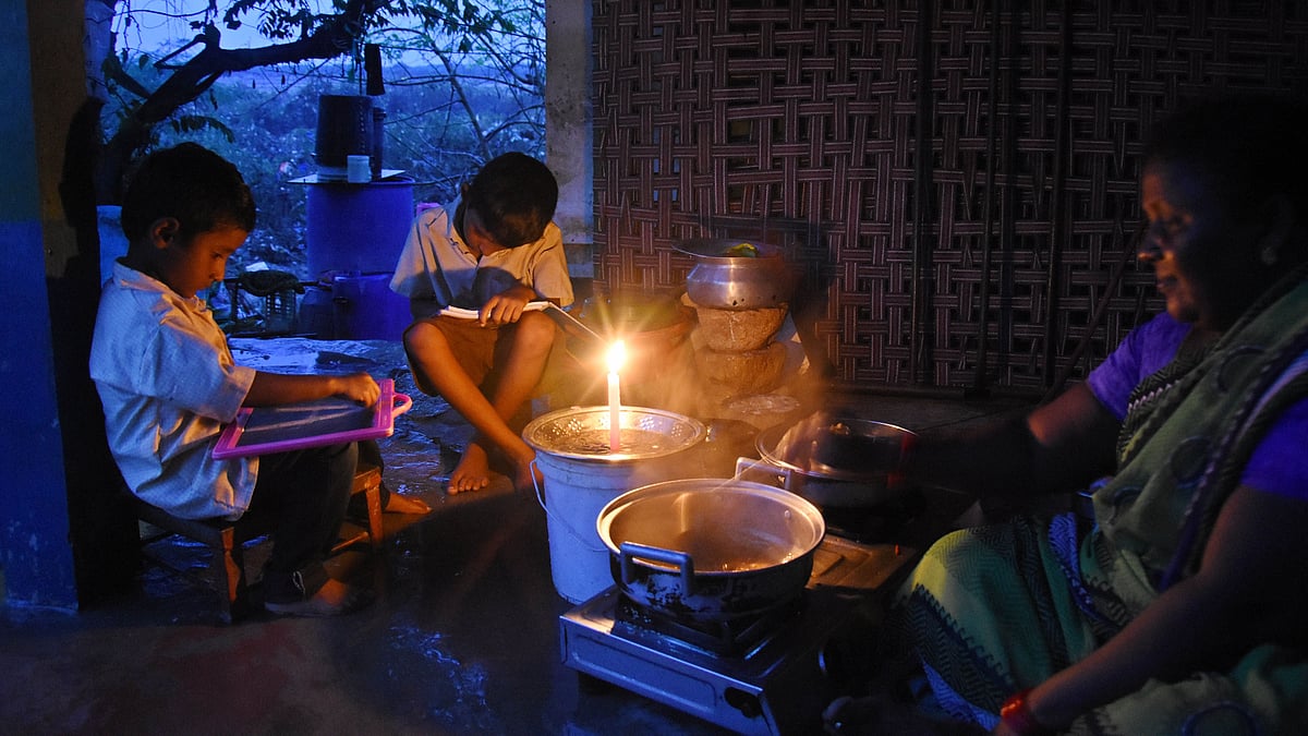 വൈദ്യുതി ഉപഭോഗം സര്‍വകാല റെക്കോര്‍ഡും പിന്നിട്ട് കുതിക്കുന്നു; സംസ്ഥാനത്ത് ലോഡ് ഷെഡ്ഡിങ് വേണമെന്ന് കെഎസ്ഇബി