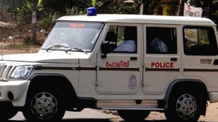 വീടിന്റെ വാതില്‍ തകര്‍ത്ത് മോഷണം; മുറ്റത്ത് കിടന്ന സ്‌കൂട്ടറില്‍ കള്ളന്‍ രക്ഷപ്പെട്ടു, സമീപത്തുള്ള വീടുകളിലും കയറി