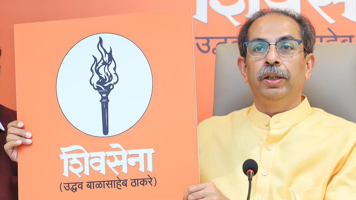 'സ്വേച്ഛാധിപത്യ ഭരണത്തെ ചുട്ടെരിക്കും'; 'ജ്വലിക്കുന്ന പന്തം' ചിഹ്നവുമായി ശിവസേന താക്കറെ വിഭാഗം