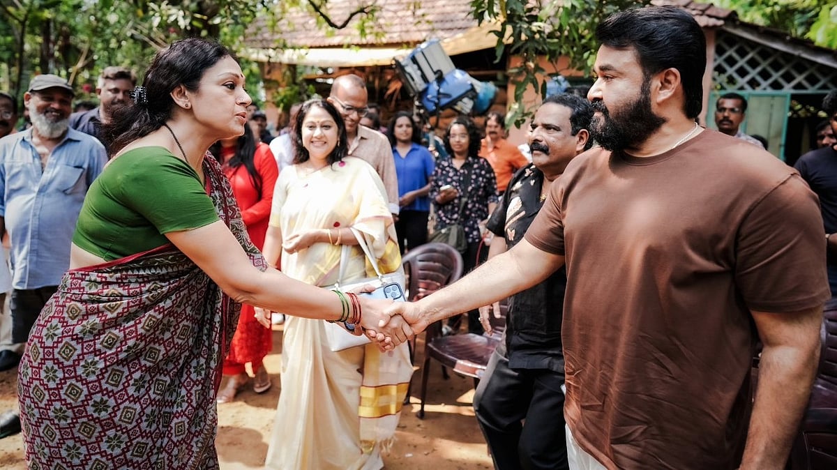 'അപ്പോ തുടങ്ങാം'; കൈകൊടുത്ത് ലാലും ശോഭനയും; പുതിയ ചിത്രത്തിന്റെ ഷൂട്ടിങ്ങ് ആരംഭിച്ചു (ചിത്രങ്ങള്‍)