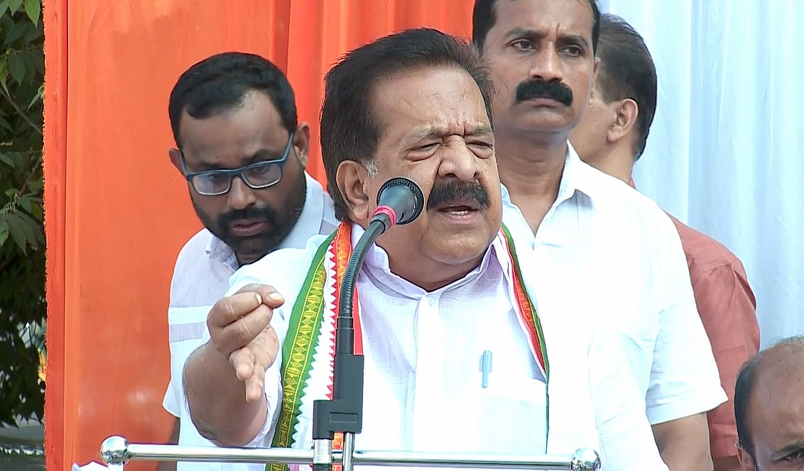 'കോൺ​ഗ്രസ് ഒറ്റക്കെട്ട്; മുഖ്യമന്ത്രിയുടെ ദുരിതാശ്വാസ നിധിയിലേക്ക് ശമ്പളം നൽകിയത് ശരിയായ നടപടി': രമേശ് ചെന്നിത്തല