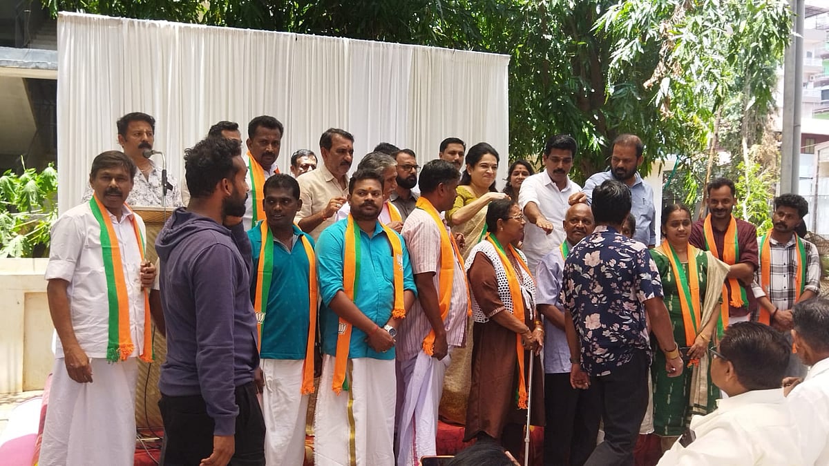 'ലീഡറു'ടെ വീട്ടില്‍ വച്ച് കോണ്‍ഗ്രസ് പ്രവര്‍ത്തകര്‍ക്ക് ബിജെപിയില്‍ അംഗ്വതം; കൂടുതല്‍ പേര്‍ എത്തുമെന്ന് പദ്മജ