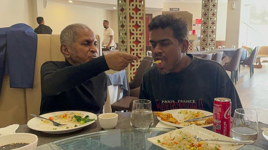 'യുവന് ഭക്ഷണം വാരിക്കൊടുത്ത് ഇളയരാജ'; മൗറീഷ്യസില്‍ വച്ച് കണ്ടുമുട്ടി അച്ഛനും മകനും