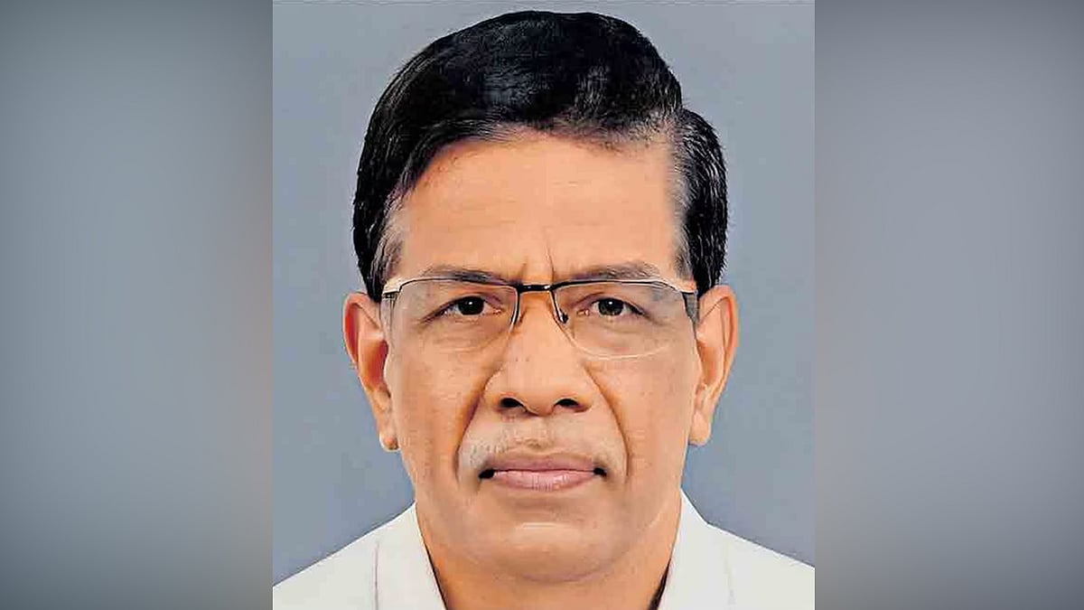 എകെ ബാലന്റെ മുൻ അസിസ്റ്റന്റ് പ്രൈവറ്റ് സെക്രട്ടറിയുടെ മൃതദേഹം കിണറ്റിൽ; കഴുത്തിൽ കത്തി കുത്തിയിറക്കിയ നിലയിൽ
