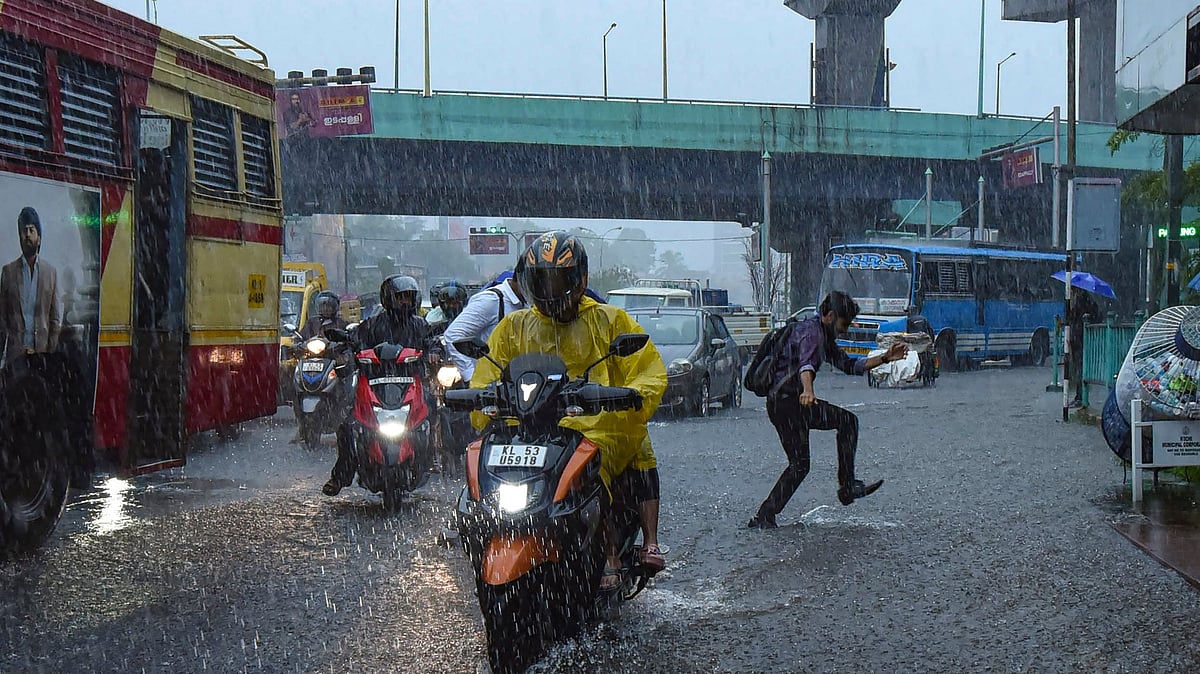 കാലവര്ഷം ബുധനാഴ്ച കേരളത്തില്?, രണ്ടു ദിവസം അതിശക്തമായ മഴയ്ക്ക് സാധ്യത, ഏഴ് ജില്ലകളില് ഓറഞ്ച് അലര്ട്ട്