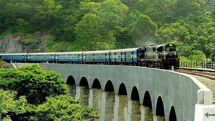 50 വര്‍ഷങ്ങള്‍ക്ക് ശേഷം, കൊല്ലം-ചെങ്കോട്ട വഴി ചെന്നൈയിലേക്ക്; എസി സ്‌പെഷല്‍ ട്രെയിന്‍