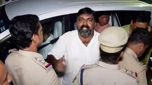 ബിഷപ്പിന്റെ ചുമതലയുള്ള വൈദികനെ ഇറക്കിവിട്ടു; പാളയം സിഎസ്ഐ പള്ളിക്കു മുന്നിൽ സംഘർഷാവസ്ഥ