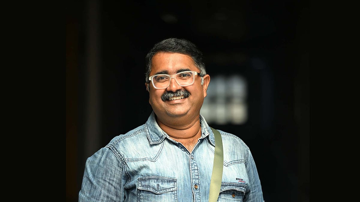 ''അമ്പതോളം പേരുടെ സംഘം വളഞ്ഞു; പിന്നെ ഇടിയായിരുന്നു. ക്യാമറ നെഞ്ചോട് ചേര്‍ത്തുപിടിച്ച് നിന്നെങ്കിലും ക്യാമറയോട് ചേര്‍ത്ത് ഇടിച്ചു''

