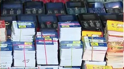 ഒന്നിന് 50 രൂപ; പിടിച്ചെടുത്തത് 40,000 സിം കാര്‍ഡുകള്‍, 150 മൊബൈല്‍ ഫോണുകള്‍, ബയോ മെട്രിക് സ്‌കാനറുകള്‍; ഓണ്‍ലൈന്‍ തട്ടിപ്പ് സംഘത്തിലെ പ്രധാനകണ്ണി പിടിയില്‍