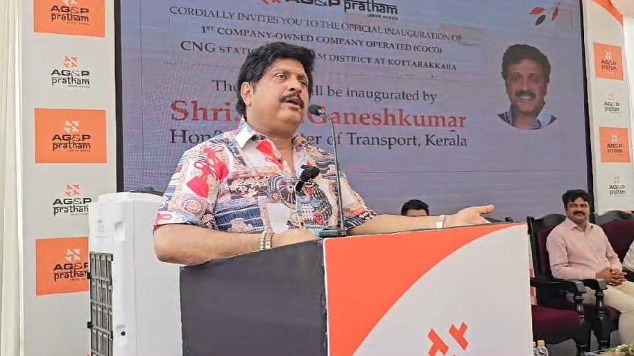 റേഷന്‍ കാര്‍ഡ് ആണോ വാരിക്കോരി കൊടുക്കാന്‍?; ഡ്രൈവിങ് സ്‌കൂളുകാരെ  ഇളക്കിവിട്ട ഉദ്യോഗസ്ഥര്‍ക്കെതിരെ നടപടിയെടുക്കും; മന്ത്രി- വീഡിയോ 