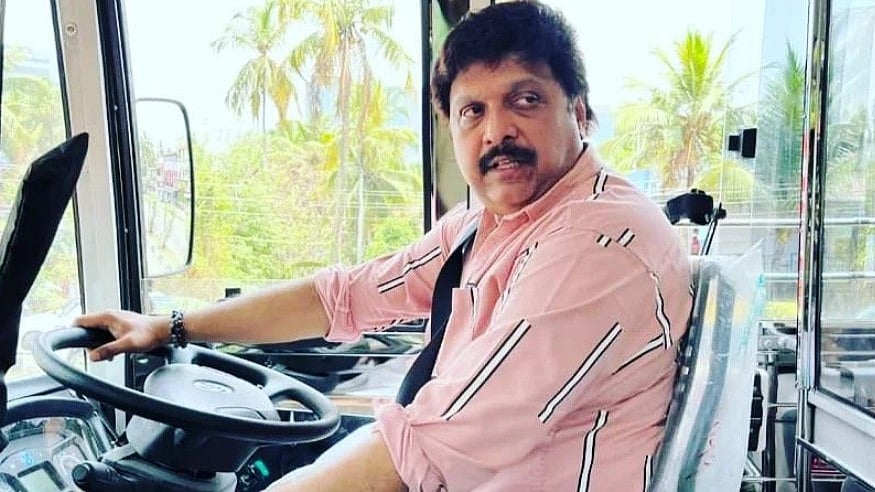 എട്ടുമണി കഴിഞ്ഞാല്‍ സ്ത്രീകള്‍ പറയുന്നിടത്ത് ബസ് നിര്‍ത്തണം; കണ്ടക്ടര്‍മാര്‍ക്ക് ഗണേഷ് കുമാറിന്റെ നിര്‍ദേശം