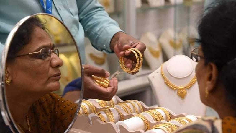 സ്വര്‍ണവിലയില്‍ ഇടിവ്, ഒറ്റയടിക്ക് കുറഞ്ഞത് 400 രൂപ; 53,000ല്‍ താഴെ