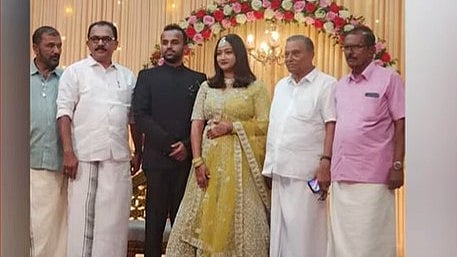 പെരിയ ഇരട്ടക്കൊലക്കേസ് പ്രതിയുടെ മകന്റെ വിവാഹത്തില്‍ പങ്കെടുത്തു;  കോണ്‍ഗ്രസ് നേതാവിനെതിരെ നടപടി