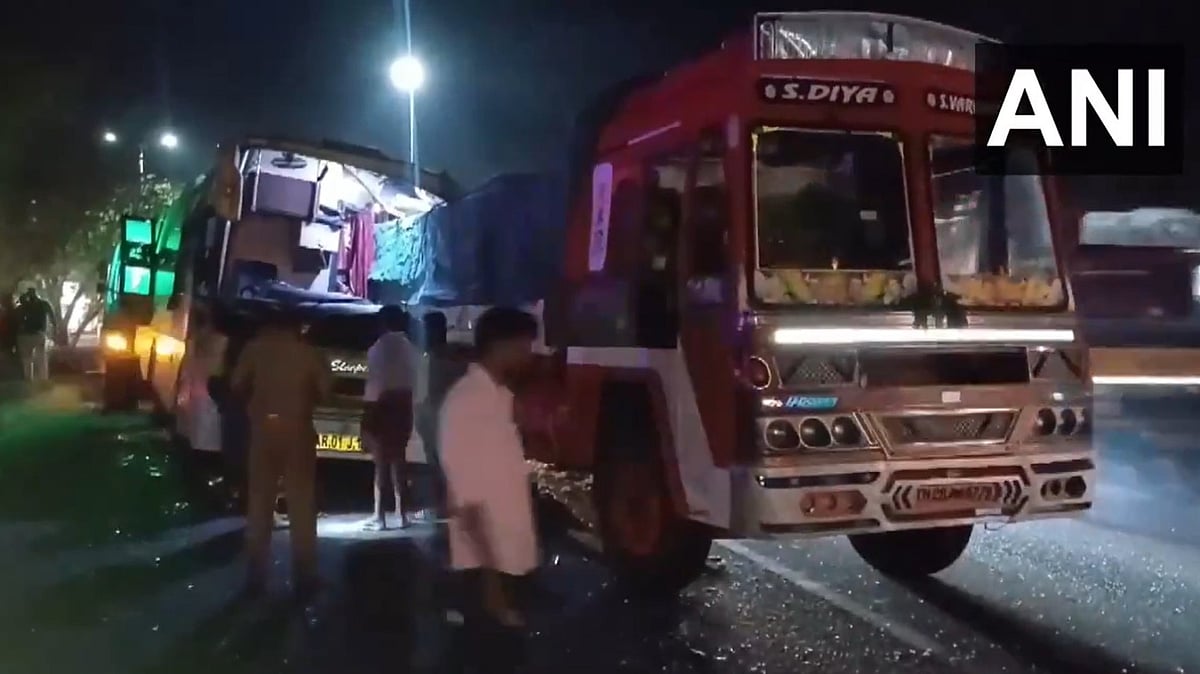ഓവർടേക്ക് ചെയ്യുന്നതിനിടെ നിയന്ത്രണം വിട്ടു; തമിഴ്നാട്ടിൽ ലോറിക്ക് പിന്നിൽ ബസിടിച്ച് നാല് മരണം