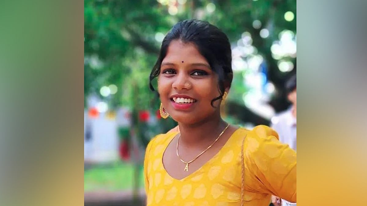 നാടന്‍ പാട്ട് കലാകാരിയായ കോളജ് വിദ്യാര്‍ഥിനി വീട്ടില്‍ മരിച്ച നിലയില്‍
