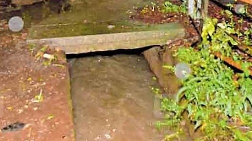 കരകവിഞ്ഞൊഴുകിയ ഓടയിലേക്ക് കാലുതെറ്റിവീണു; അഞ്ചുവയസുകാരനെ ജീവിതത്തിലേക്ക് കോരിയെടുത്ത് ഓട്ടോ ഡ്രൈവര്‍