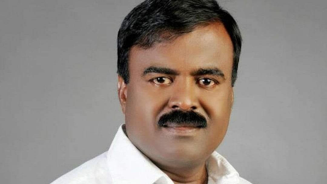 കാണാതായ കോൺ​ഗ്രസ് നേതാവിന്റെ മൃതദേഹം കത്തിക്കരിഞ്ഞ നിലയിൽ തോട്ടത്തിൽ: അന്വേഷണം