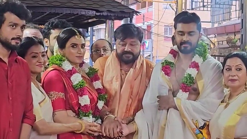 കൈപിടിച്ച് നല്‍കി ജയറാം, കണ്ണുനിറഞ്ഞ് പാര്‍വതിയും കാളിദാസും; മാളവിക വിവാഹിതയായി