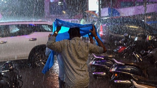 നാലു ജില്ലകളില്‍ റെഡ് അലര്‍ട്ട്, മൂന്ന് ജില്ലകളില്‍ കനക്കും; വ്യാഴാഴ്ച വരെ തീവ്രമഴയ്ക്ക് സാധ്യത 