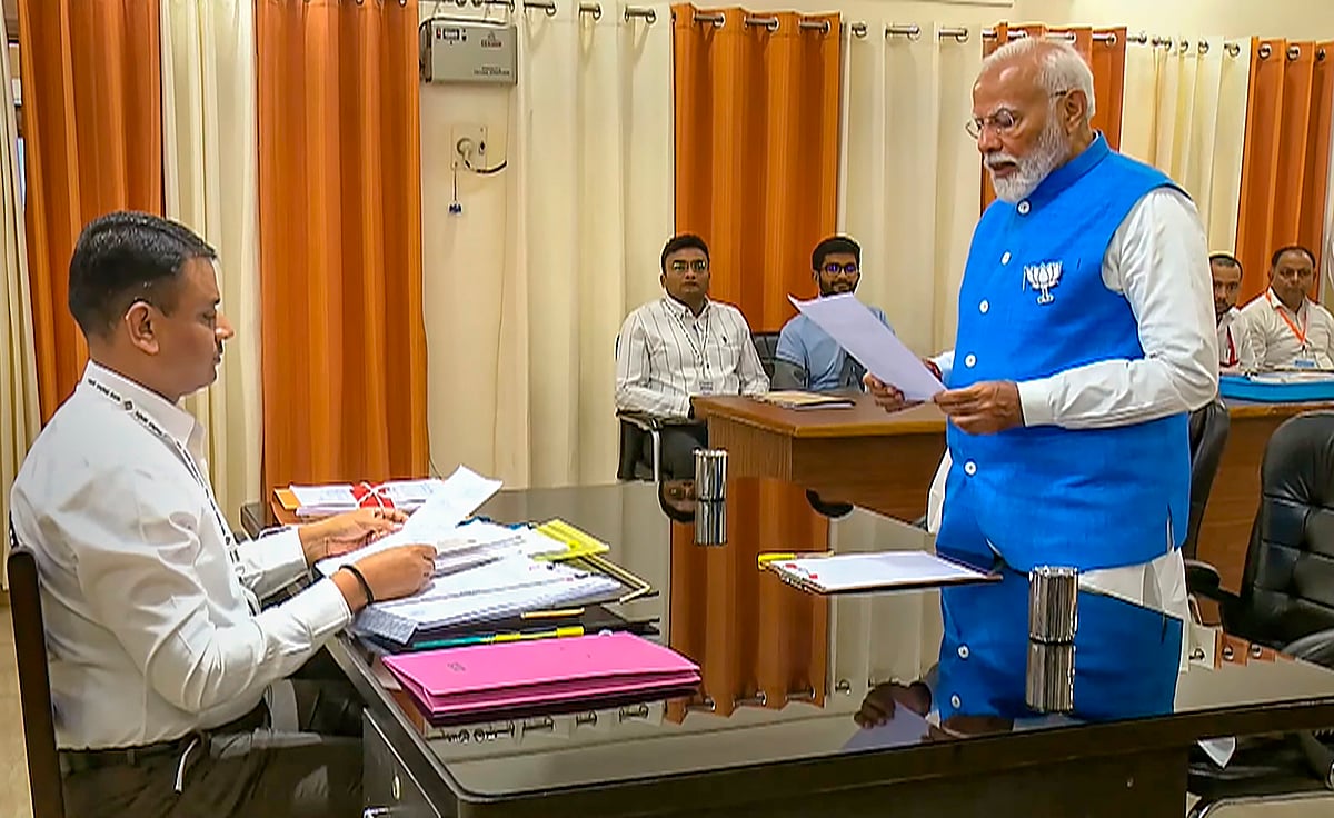 കാലഭൈരവനെ തൊഴുതു, വാരാണസിയില്‍ മൂന്നാമൂഴം തേടി നരേന്ദ്രമോദി; നാമനിര്‍ദേശ പത്രിക സമര്‍പ്പിച്ചു