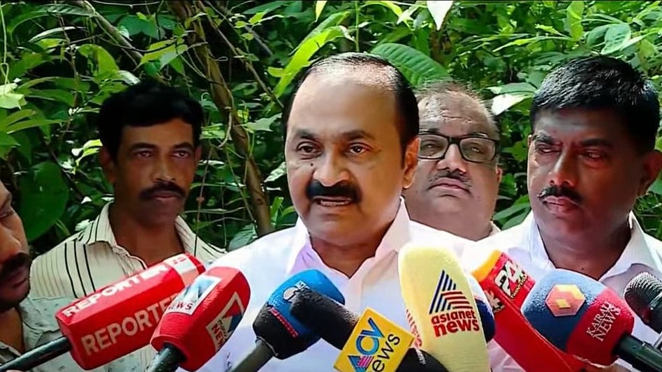 സിപിഎമ്മില്‍ നേതാക്കള്‍ തമ്മില്‍ പോര്; പോരാളി ഷാജി ഒരു നേതാവിന്റെ സംവിധാനം: വിഡി സതീശന്‍
