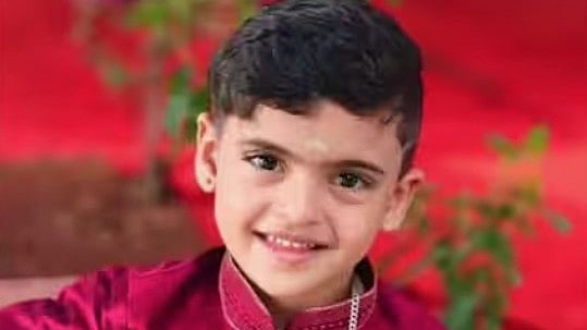 നീന്തല്‍ പഠിപ്പിക്കുന്നതിനിടെ മുങ്ങിപ്പോയി; ഗുരുതരാവസ്ഥയിലായ നാലു വയസുകാരന്‍ മരിച്ചു