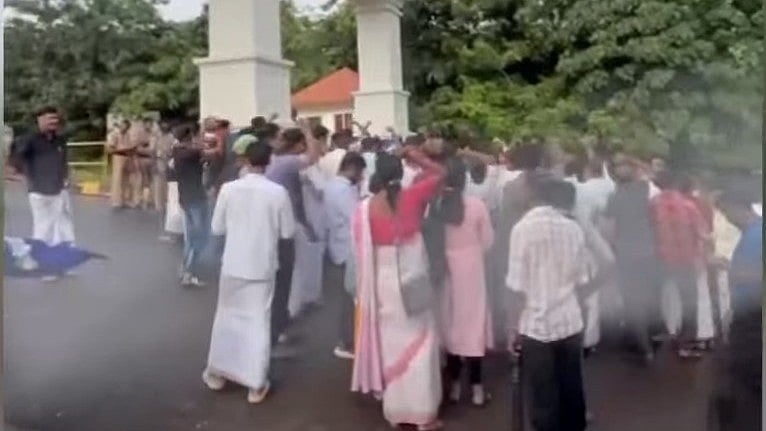കെഎസ് യു- എംഎസ്എഫ് സഖ്യത്തിന് ചരിത്രവിജയം; പരിയാരം മെഡിക്കല്‍ കോളജ് യൂണിയന്‍ എസ്എഫ്‌ഐക്ക് നഷ്ടമായി