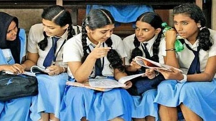 പ്ലസ്‌വൺ അലോട്‌മെന്റ്; താത്കാലിക പ്രവേശനത്തിന് അനുമതിയില്ല; നാളെ അഞ്ച് മണി വരെ സ്കൂളിൽ ചേരാം