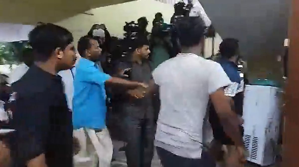തൃശൂര്‍ ഡിസിസി ഓഫീസിലെ കൂട്ടയടി: ജോസ് വള്ളൂരിനോടും എംപി  വിന്‍സെന്റിനോടും രാജിവെക്കാന്‍ നിര്‍ദേശം; തോല്‍വി പരിശോധിക്കാന്‍ അന്വേഷണ കമ്മീഷന്‍
