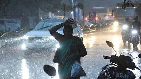 ഇന്ന് 9 ജില്ലകളിൽ മഴ, യെല്ലോ മുന്നറിയിപ്പ്; ഇടിമിന്നലിനും കാറ്റിനും സാധ്യത