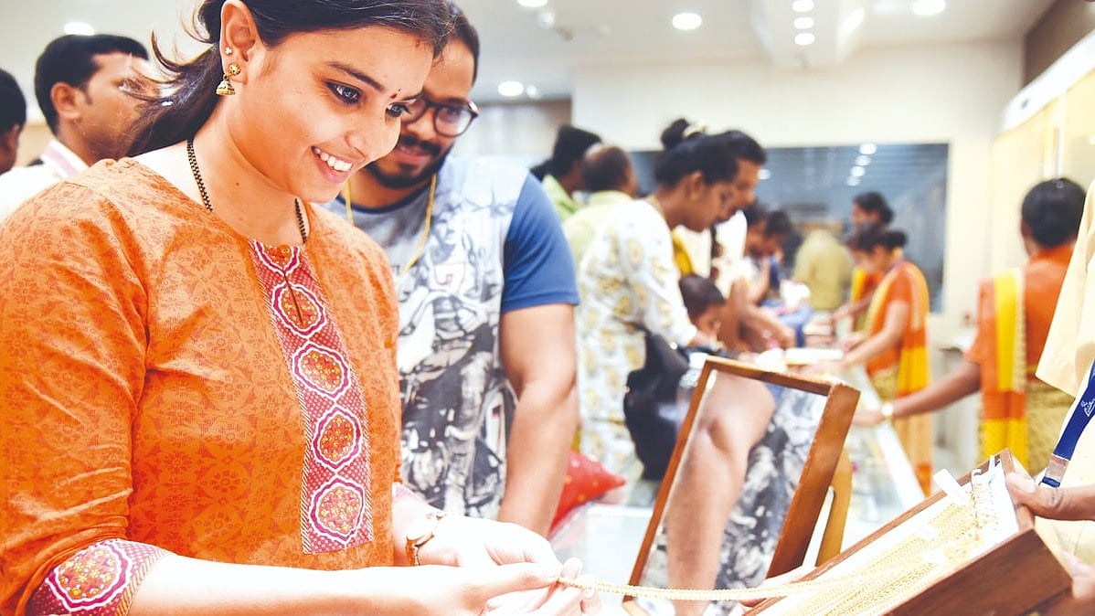 സ്വര്‍ണവില തിരിച്ചുകയറി, ഒറ്റയടിക്ക് ഉയര്‍ന്നത് 560 രൂപ; 54,000ലേക്ക് 