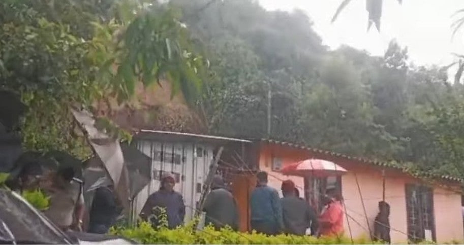 ഇടുക്കി മലയോര മേഖലയില്‍ ശക്തമായ മഴ, രണ്ടു ഡാമുകള്‍ തുറന്നു; തൊടുപുഴ, മൂവാറ്റുപുഴ ആറുകളുടെ തീരത്തുള്ളവര്‍ക്ക് ജാഗ്രതാനിര്‍ദേശം, മലപ്പുറത്ത് മരം കടപുഴകി വീണു