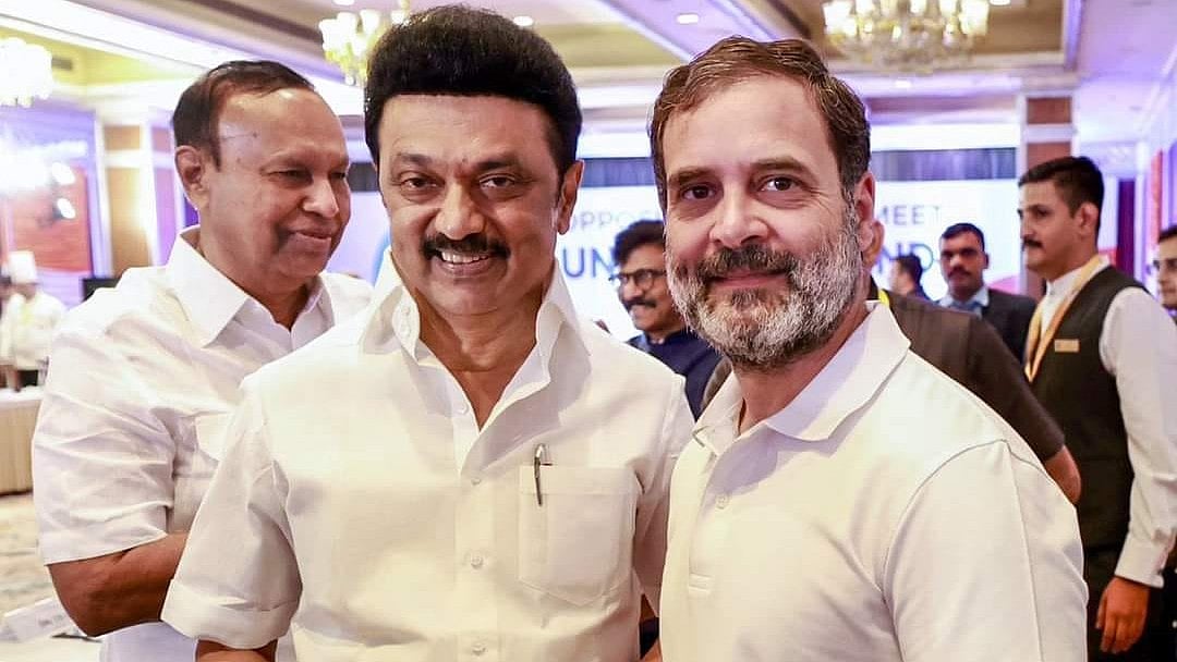 തമിഴ്‌നാട്ടില്‍ താമര വിരിഞ്ഞില്ല;  അണ്ണാമലൈക്ക് ഒരു ബൂത്തില്‍ ലഭിച്ചത് ഒരു വോട്ട് മാത്രം; ഡിഎംകെ സഖ്യം കുതിക്കുന്നു; സിപിഎം, സിപിഐ സ്ഥാനാര്‍ഥികള്‍ വിജയത്തിലേക്ക്