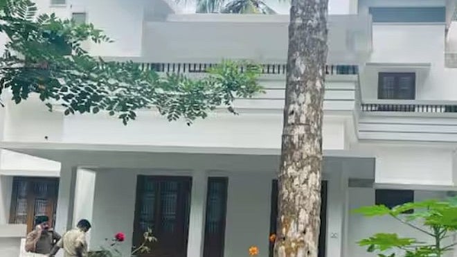 വീട്ടുകാര്‍ ഇല്ലാത്ത സമയത്ത് വീട് കുത്തിത്തുറന്ന് കവര്‍ച്ച; 35 പവന്‍ നഷ്ടമായി