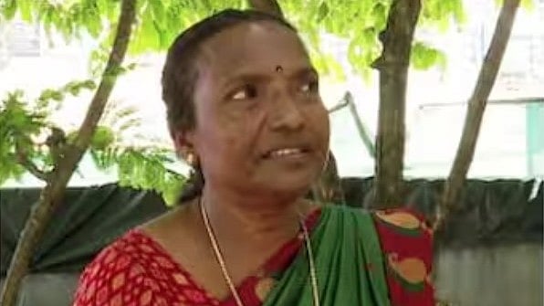 
എടിഎമ്മില്‍ നിന്ന് പണം പിന്‍വലിക്കുന്നതിനിടെ 10000 രൂപ നഷ്ടപ്പെട്ടു; അഞ്ച് വര്‍ഷത്തെ നിയമപോരാട്ടം, ഒടുവില്‍ നഷ്ടപരിഹാരം 