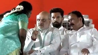സത്യപ്രതിജ്ഞ വേദിയില്‍ വച്ച് തമിഴിസൈയെ പരസ്യമായി താക്കീത് ചെയ്ത് അമിത് ഷാ; വീഡിയോ