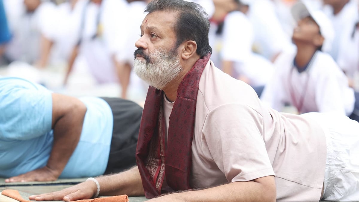'മഴ വരുന്നുണ്ട്, പ്രസംഗം നിര്‍ത്തട്ടേ?', വേണ്ടെന്നു കുട്ടികള്‍, ഒപ്പം ചേര്‍ന്നു നനഞ്ഞ് സുരേഷ് ഗോപി, യോഗാദിന വിഡിയോ വൈറല്‍