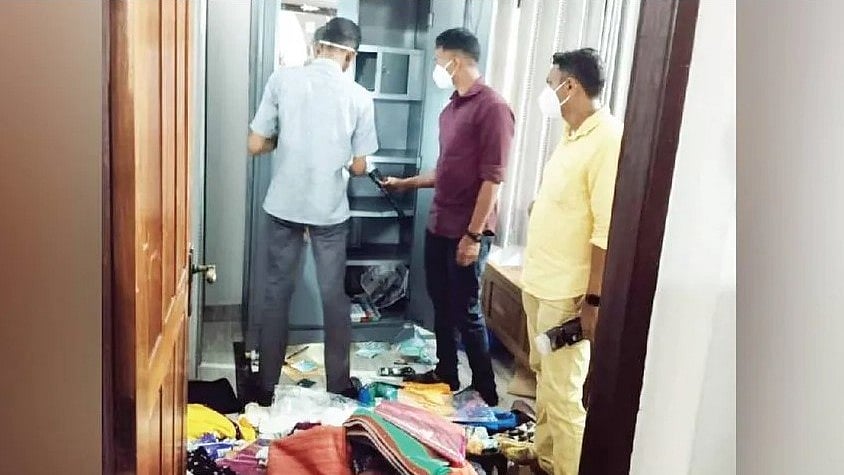 എസ്ബിഐ മുന്‍ ഉദ്യോഗസ്ഥന്‍റെ വീട് കുത്തിത്തുറന്ന് 23 പവന്‍ കവര്‍ന്നു, രണ്ട് ലക്ഷം രൂപ വിലവരുന്ന വജ്രവും നഷ്ടമായി; അന്വേഷണം