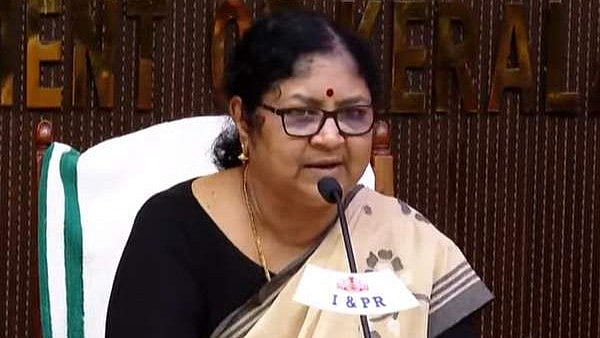 ടിസി വൈകുന്നതുകൊണ്ട് ഉപരിപഠനം തടസ്സപ്പെടില്ല; സർവകലാശാലകൾക്ക് അടിയന്തര നിർദേശം നൽകി മന്ത്രി ആർ ബിന്ദു