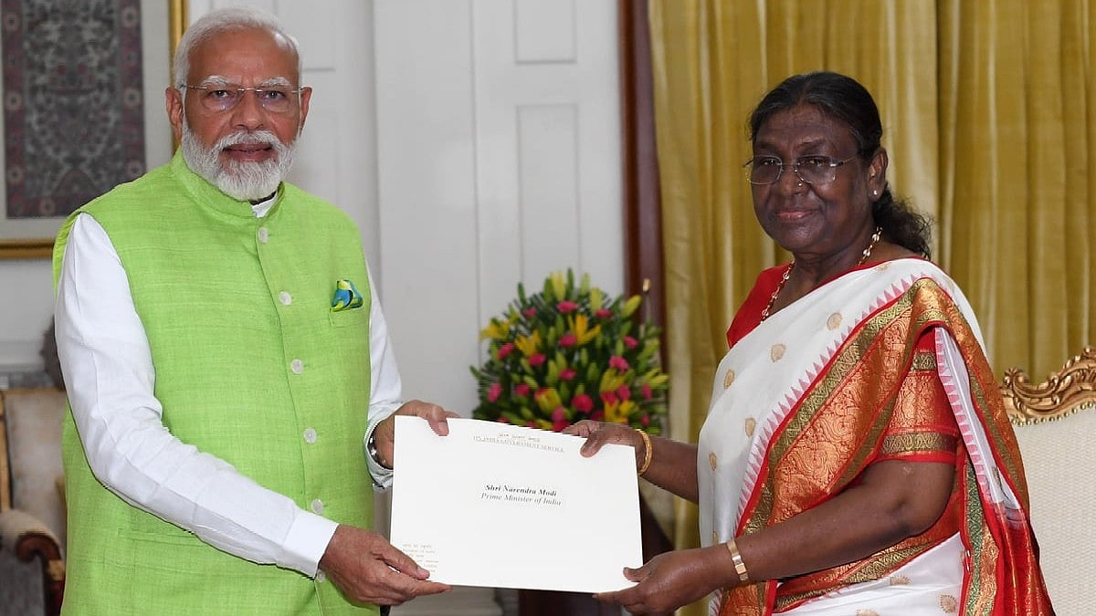 പ്രധാനമന്ത്രി  രാഷ്ട്രപതി ഭവനിലെത്തി; രാജിക്കത്ത് കൈമാറി; പുതിയ സര്‍ക്കാരിന്റെ സത്യപ്രതിജ്ഞ ശനിയാഴ്ച