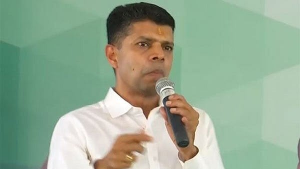 എന്നോട് ക്ഷമിക്കൂ...; സജീവ രാഷ്ട്രീയം അവസാനിപ്പിച്ച് വി കെ പാണ്ഡ്യന്‍