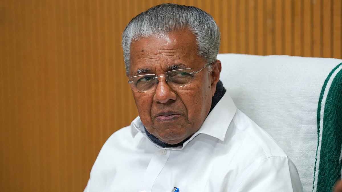 'മൈക്കിനോടു പോലും കയര്‍ക്കുന്ന അസഹിഷ്ണുത, മുഖ്യമന്ത്രിയും 19 നിഴലുകളും'; പിണറായിക്കെതിരെ രൂക്ഷവിമര്‍ശനം 