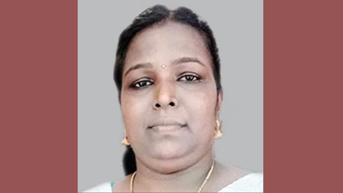 വാഹനാപകടത്തില്‍ പരിക്കേറ്റ മകനെ ആശുപത്രിയില്‍ കൊണ്ടുപോകുന്നതിനിടെ അപകടം; ലോറി സ്‌കൂട്ടറിലിടിച്ച് യുവതി മരിച്ചു