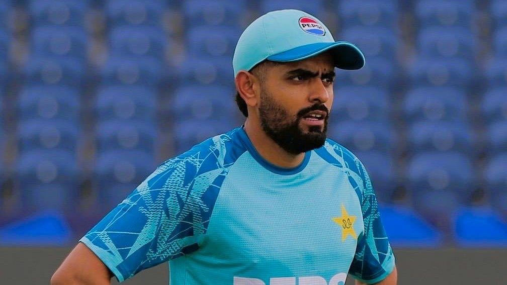 ശ്രീലങ്കയ്ക്കെതിരെയും സെഞ്ച്വറിയില്ല, കോഹ്‌ലിയുടെ റെക്കോര്‍ഡിന് ഒപ്പമെത്തി ബാബര്‍ അസം  
