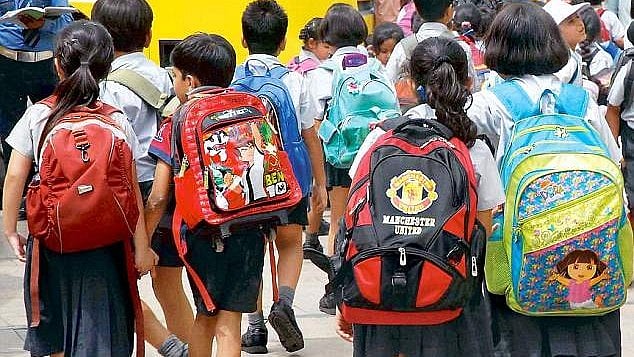 സ്കൂളിൽ 220 പ്രവൃത്തിദിനം; ഒന്നു മുതൽ അഞ്ച് വരെ ക്ലാസുകളെ ഒഴിവാക്കി