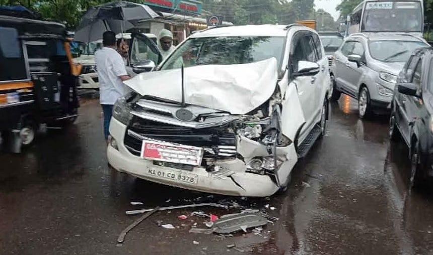 വി ഡി സതീശന്റെ ഔദ്യോഗിക കാര്‍ അപകടത്തില്‍പ്പെട്ടു