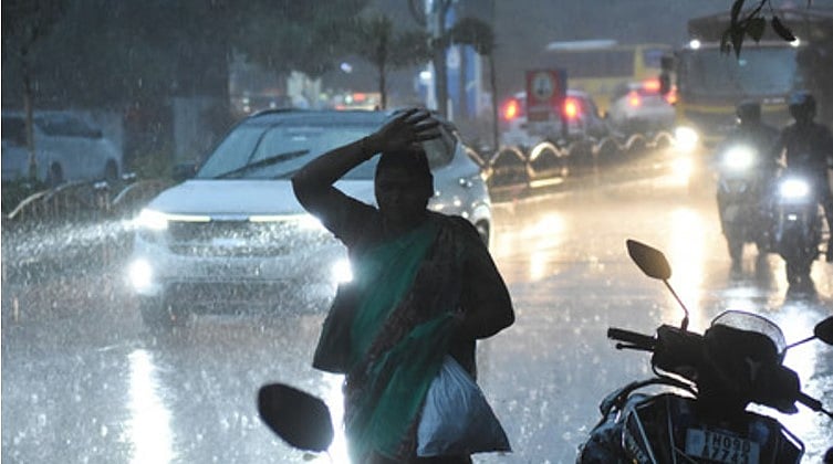 മഴ വീണ്ടും കനക്കുന്നു, നാളെ എട്ടു ജില്ലകളില്‍ മുന്നറിയിപ്പ്, ശക്തമായ കാറ്റിനും സാധ്യത
