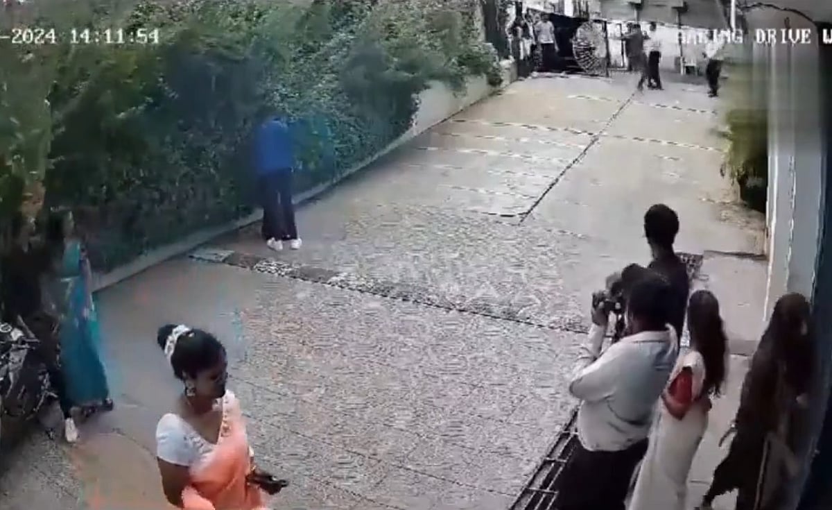 മദ്യപിച്ചെത്തി, ക്യാമ്പസിലേക്ക് കയറ്റിയില്ല; വിദ്യാര്‍ഥി സുരക്ഷാ ജീവനക്കാരനെ കുത്തിക്കൊന്നു; വീഡിയോ