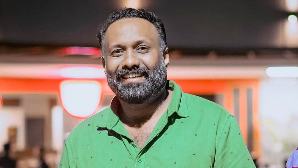 'രാസലഹരി കലർന്ന പാനീയം നൽകി ബലാത്സം​ഗം ചെയ്തു; കേസ് ഒത്തുതീർപ്പാക്കാൻ ഭീഷണി'; ഒമർ ലുലുവിനെതിരെ നടി ഹൈക്കോടതിയിൽ