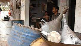 ഇനി മുതൽ ഒരു പഞ്ചായത്തിൽ രണ്ട് റേഷൻകടകളിൽ മാത്രമേ മണ്ണെണ്ണ കിട്ടൂ; സർക്കാർ ഉത്തരവ് 